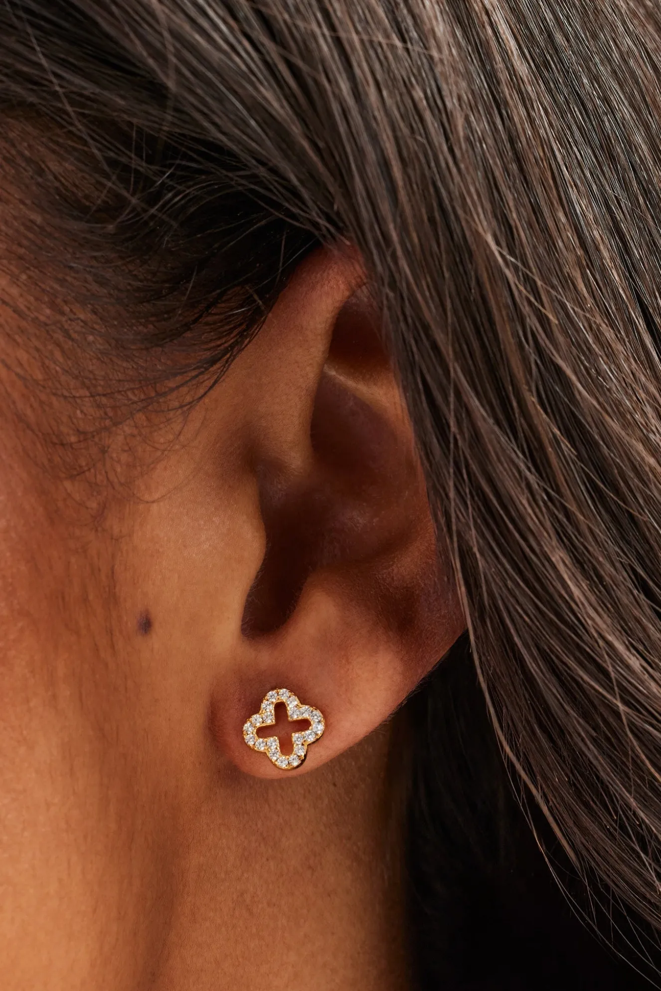Iced Motif Outline Stud Earrings - 8mm