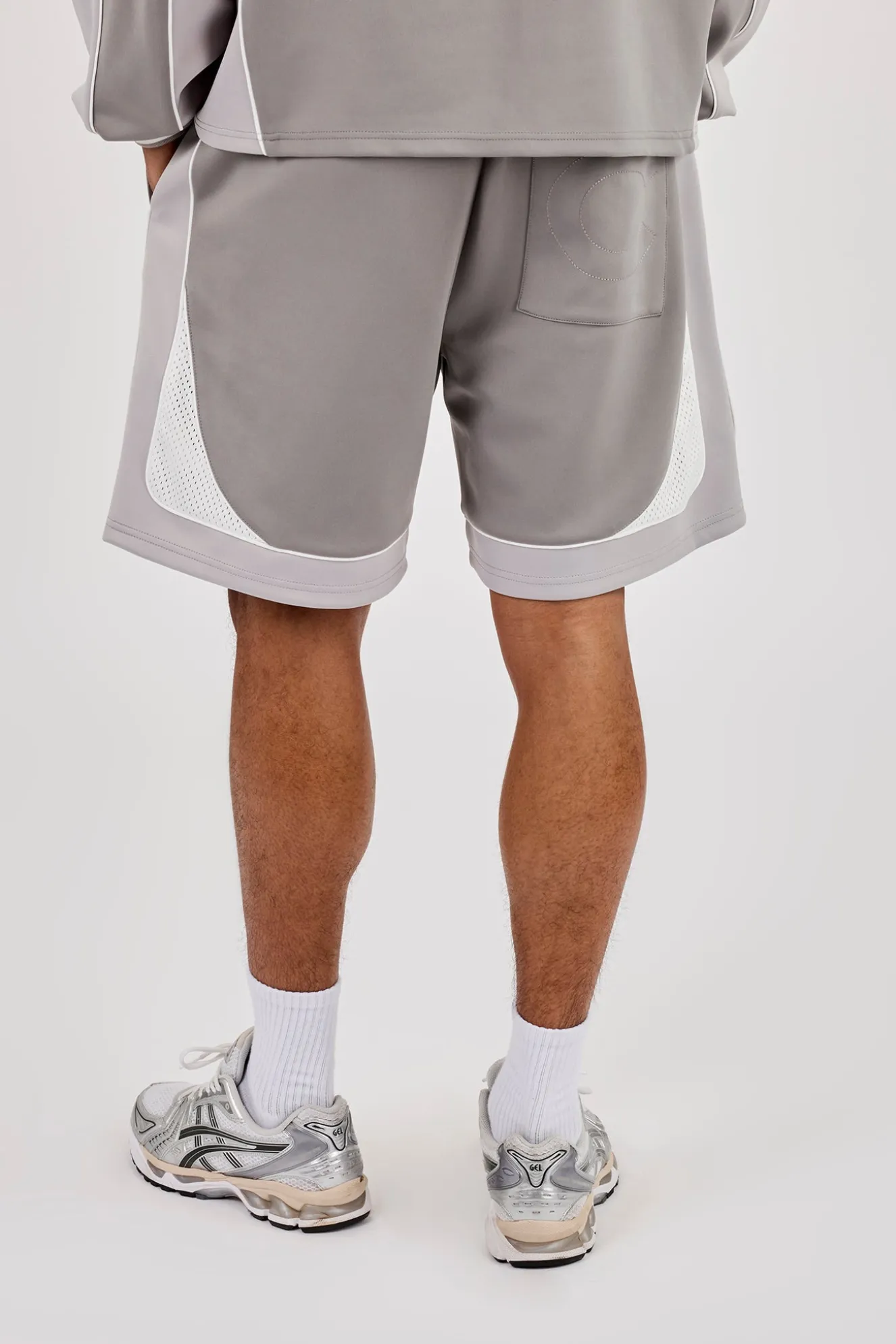 Relaxed Panelled Short - Light Grey