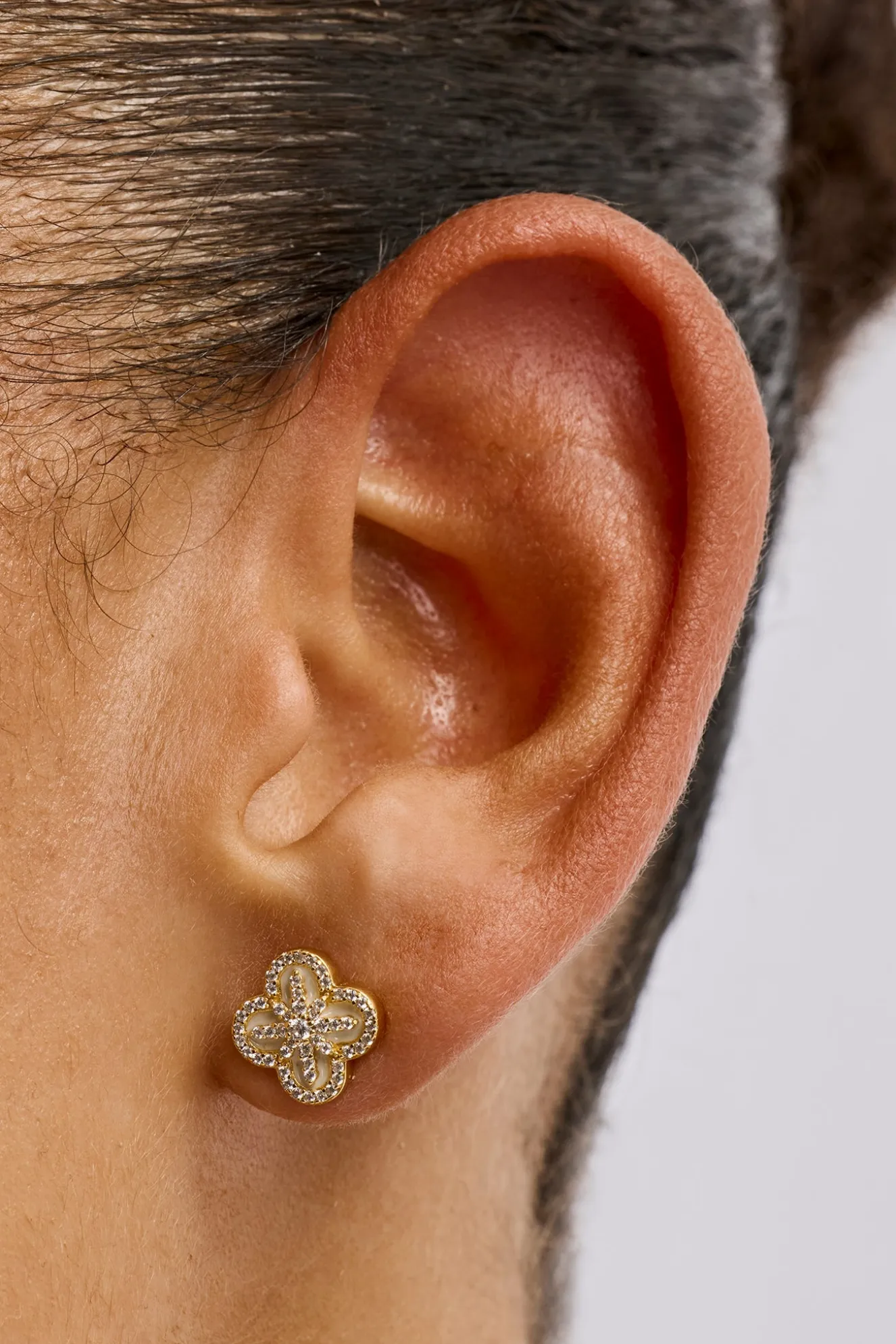 Star Motif Stud Earrings - 8mm - Gold